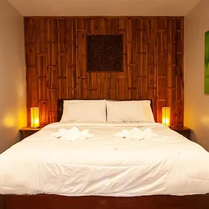 https://lanta-thai-homestay.koh-lantahotels.net